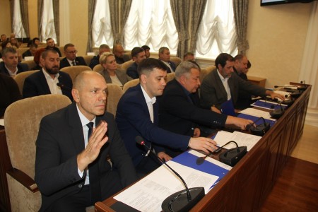 Депутаты приняли в собственность города два объекта и наметили план развития детского спорта